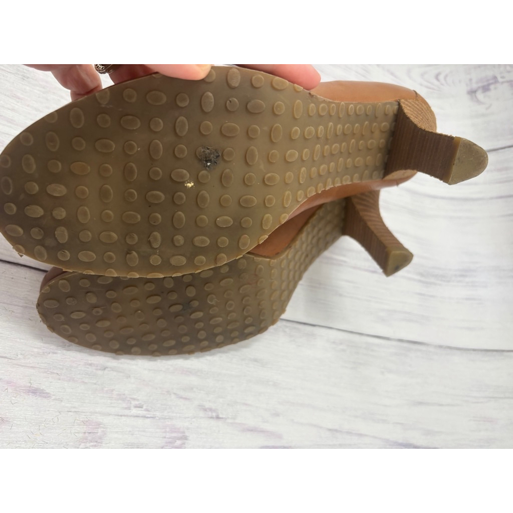 Women's Bandolino Brown Leather Heels Size 9.5 - Picture 6 of 7